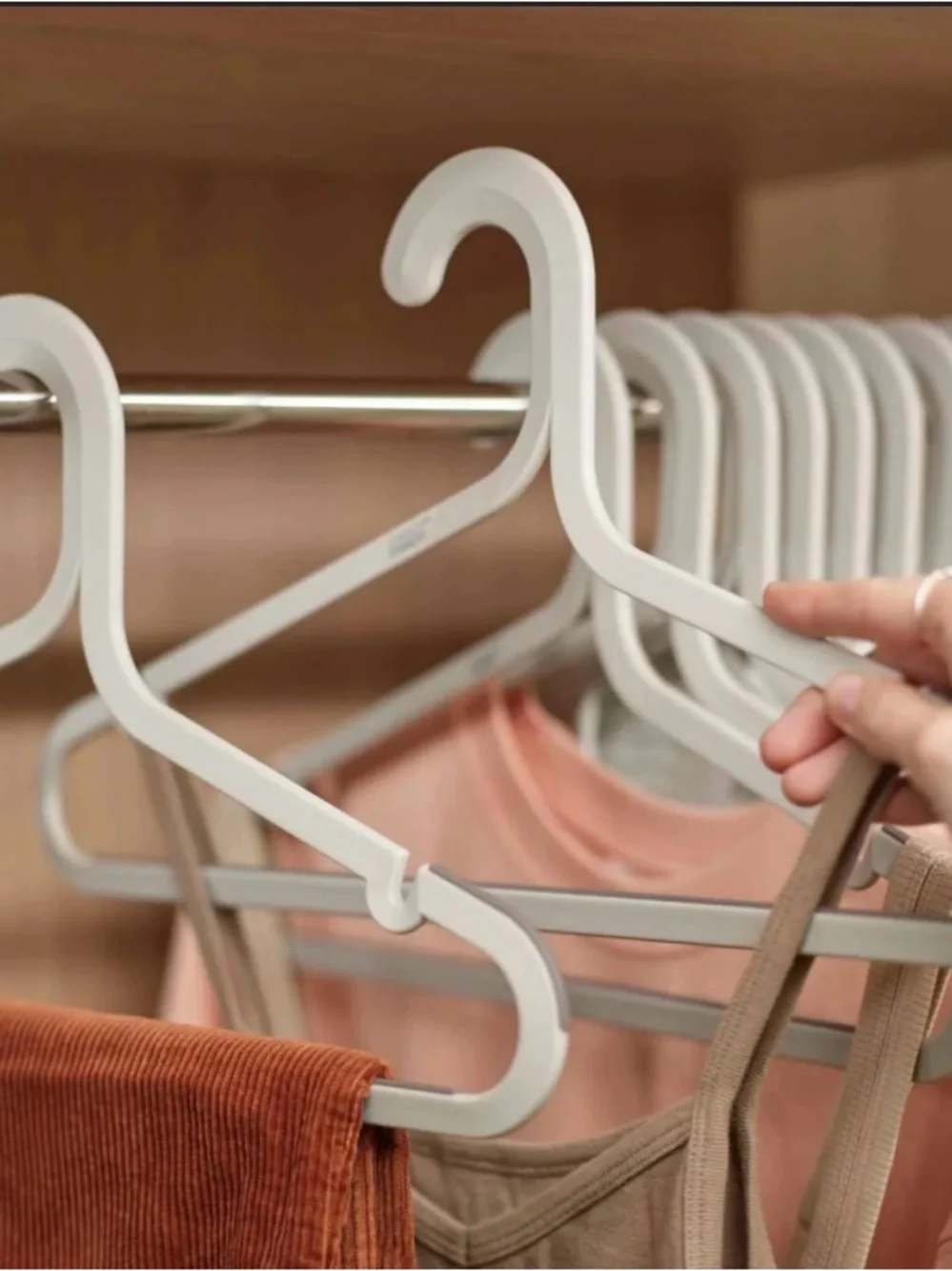 ASSORTED HANGERS - 20 COUNT